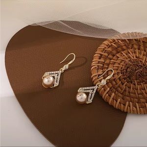 Romantic Elegant Pearl Drop Earrings 18K gold plated